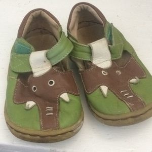 Livie and Luca Velcro sandals elephants size 9